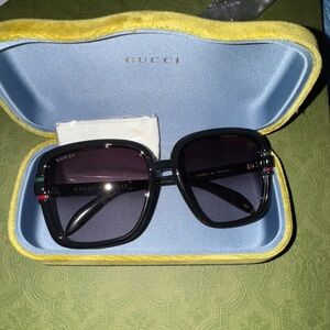 Gucci sunglassess-new